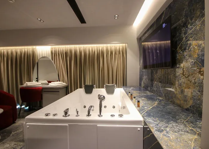 Love hotel Atrium Mjull-Bathore