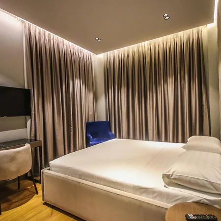 Atrium Love hotel