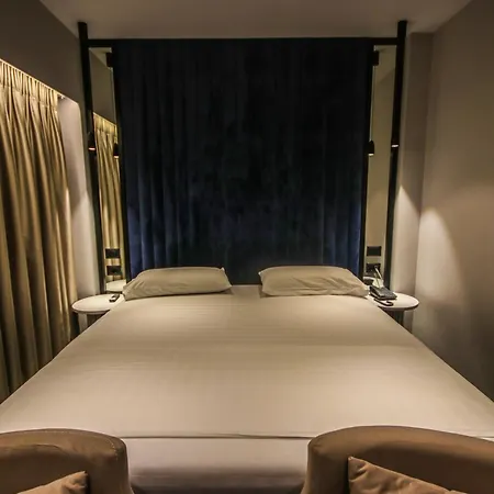 Atrium Love hotel *