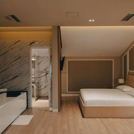 Love hotel Atrium Mjull-Bathore