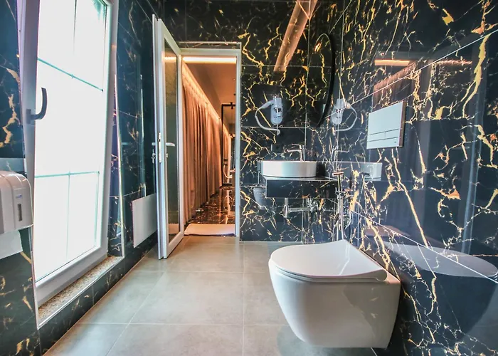 מלון אהבה Atrium *